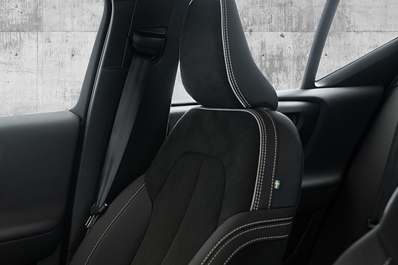 Volvo EX40 17 of 30