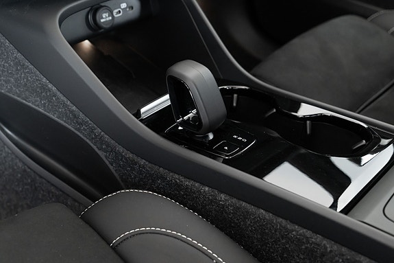 Volvo EX40 18 of 30