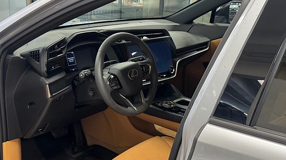 Lexus RZ450e 15 of 30
