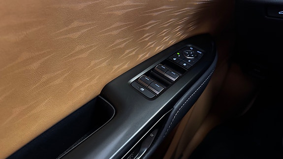 Lexus RZ450e 17 of 30