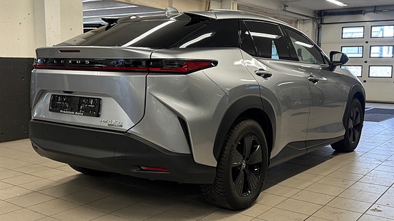 Lexus RZ450e 7 of 30
