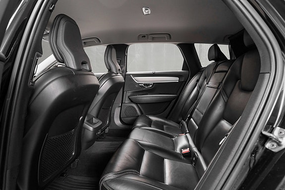 Volvo V90 27 of 30
