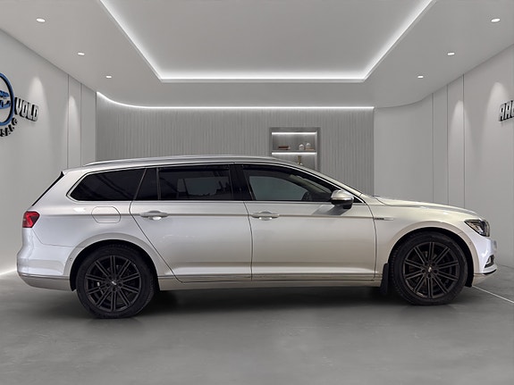 Volkswagen Passat 5 of 24
