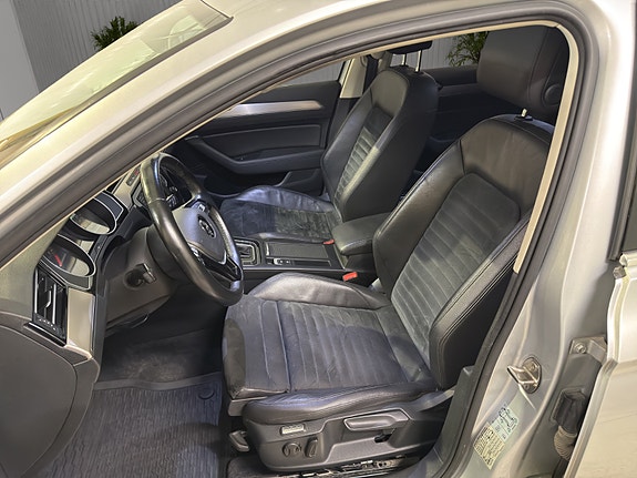 Volkswagen Passat 11 of 24