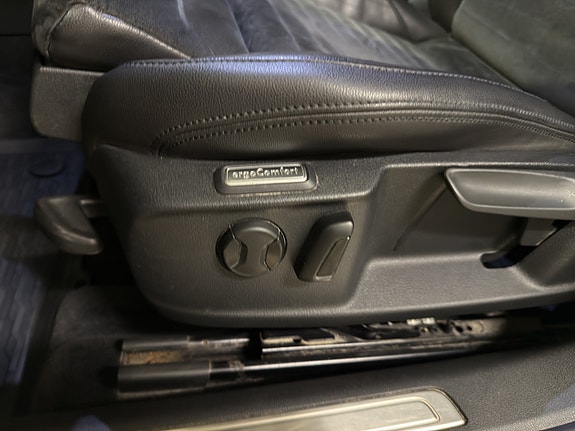 Volkswagen Passat 21 of 24