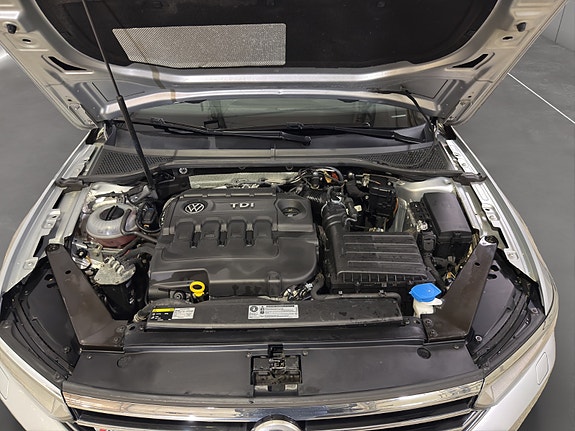 Volkswagen Passat 14 of 24
