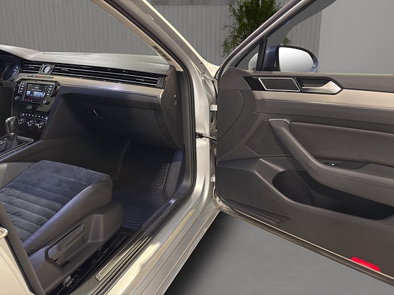 Volkswagen Passat 17 of 24