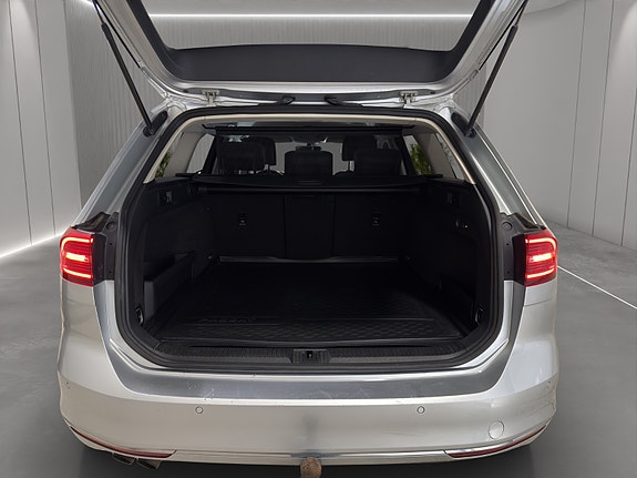 Volkswagen Passat 18 of 24
