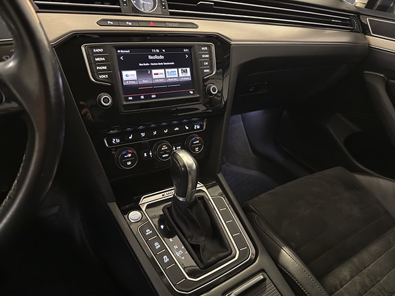 Volkswagen Passat 16 of 24