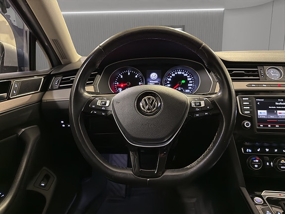 Volkswagen Passat 23 of 24