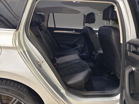 Volkswagen Passat 13 of 24