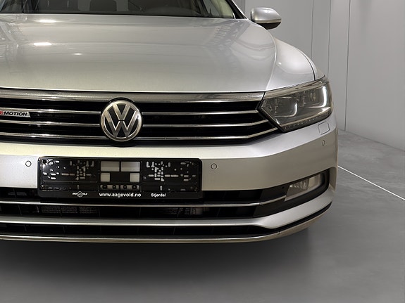 Volkswagen Passat 4 of 24