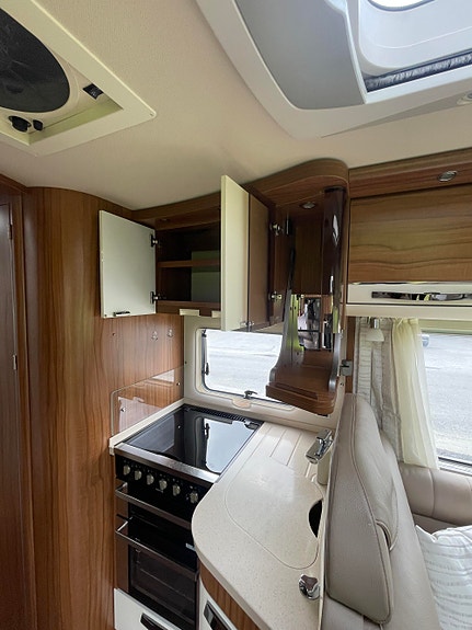 Hymer B 798 PL Queedbed / Hydr. støttelabber / Alde / Stekeovn 11 of 30