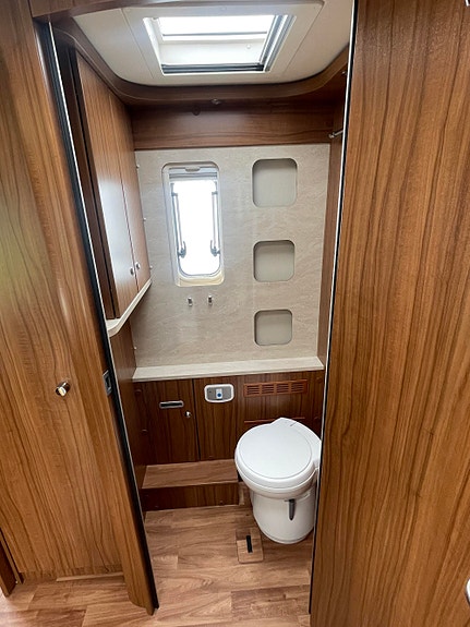 Hymer B 798 PL Queedbed / Hydr. støttelabber / Alde / Stekeovn 30 of 30