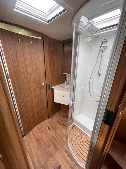 Hymer B 798 PL Queedbed / Hydr. støttelabber / Alde / Stekeovn 23 of 30