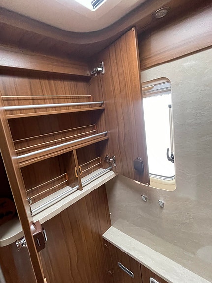 Hymer B 798 PL Queedbed / Hydr. støttelabber / Alde / Stekeovn 29 of 30