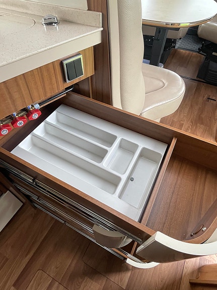 Hymer B 798 PL Queedbed / Hydr. støttelabber / Alde / Stekeovn 13 of 30