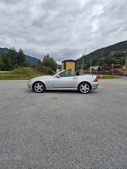 Mercedes-Benz SLK230 9 of 18
