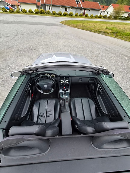 Mercedes-Benz SLK230 10 of 18