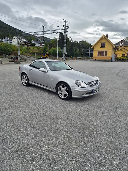 Mercedes-Benz SLK230 5 of 18