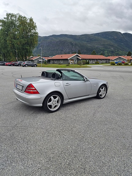 Mercedes-Benz SLK230 7 of 18