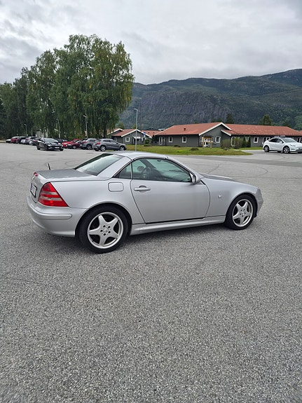 Mercedes-Benz SLK230 4 of 18