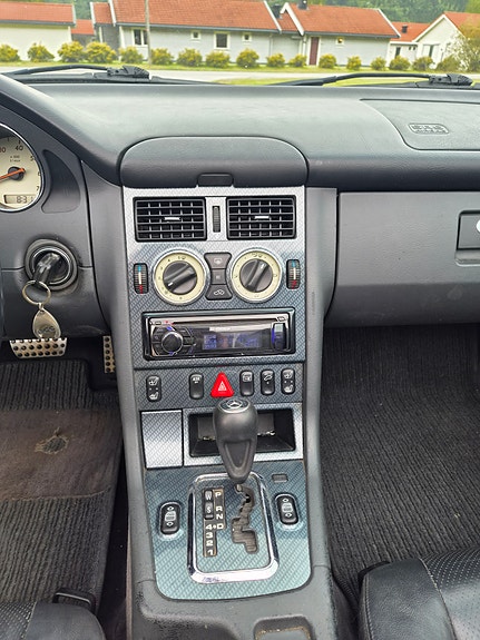 Mercedes-Benz SLK230 11 of 18