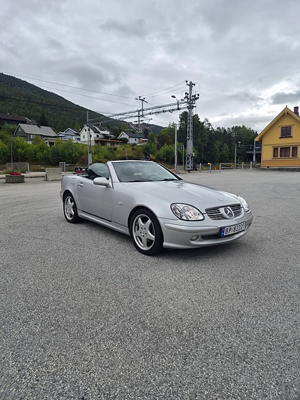 Mercedes-Benz SLK230 8 of 18