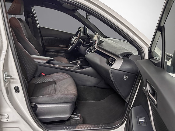 Toyota C-HR 17 of 28