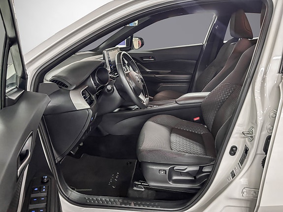 Toyota C-HR 11 of 28