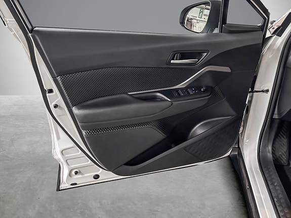 Toyota C-HR 10 of 28
