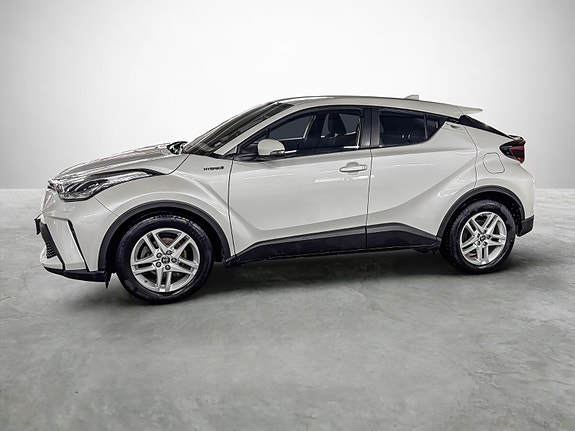 Toyota C-HR 2 of 28