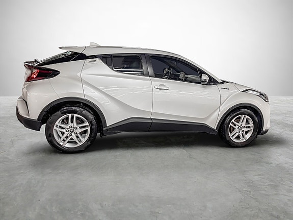 Toyota C-HR 6 of 28