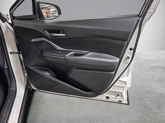 Toyota C-HR 18 of 28