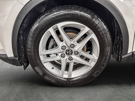 Toyota C-HR 25 of 28