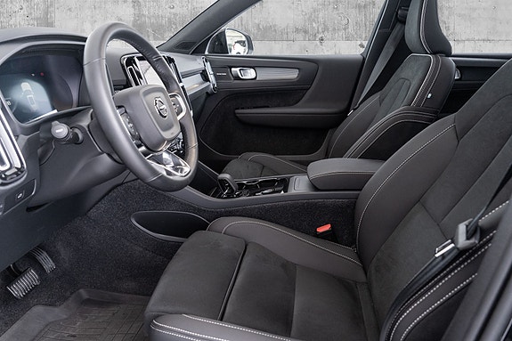 Volvo EX40 17 of 30