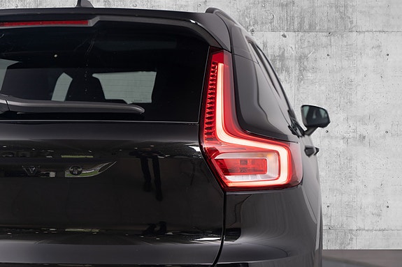 Volvo EX40 13 of 30
