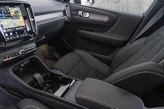 Volvo EX40 18 of 30
