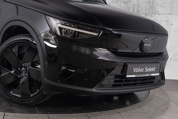 Volvo EX40 2 of 30