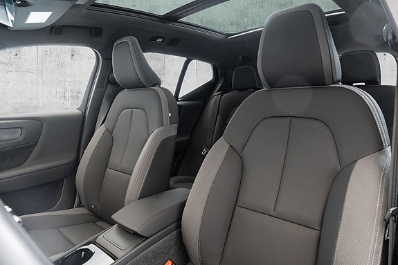 Volvo EX40 20 of 30