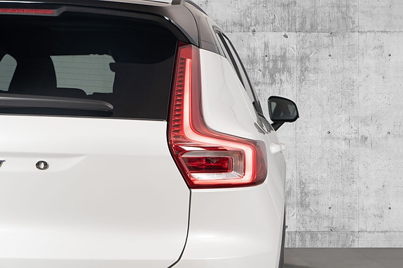 Volvo EX40 13 of 30