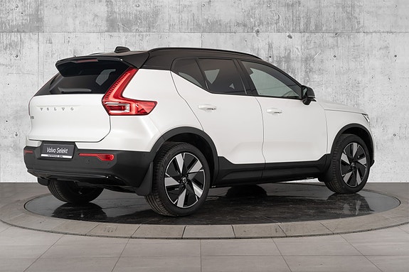 Volvo EX40 14 of 30