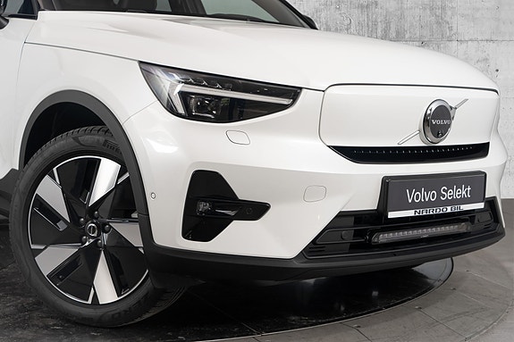 Volvo EX40 2 of 30
