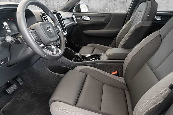 Volvo EX40 18 of 30