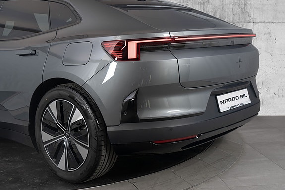Polestar 4 11 of 30