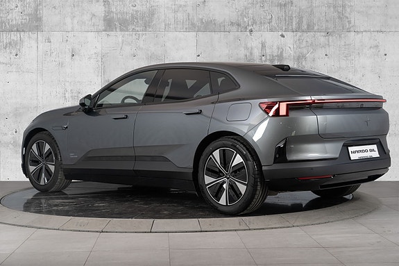 Polestar 4 10 of 30