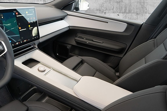 Polestar 4 16 of 30