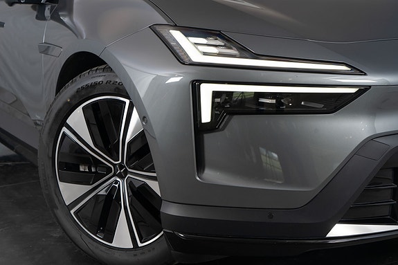 Polestar 4 3 of 30