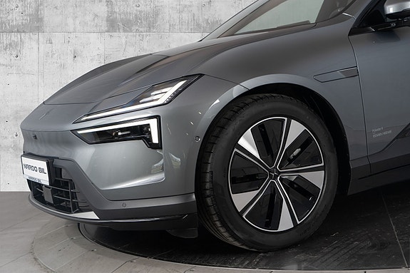 Polestar 4 8 of 30