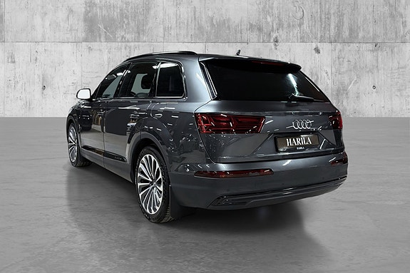Audi Q7 8 of 24